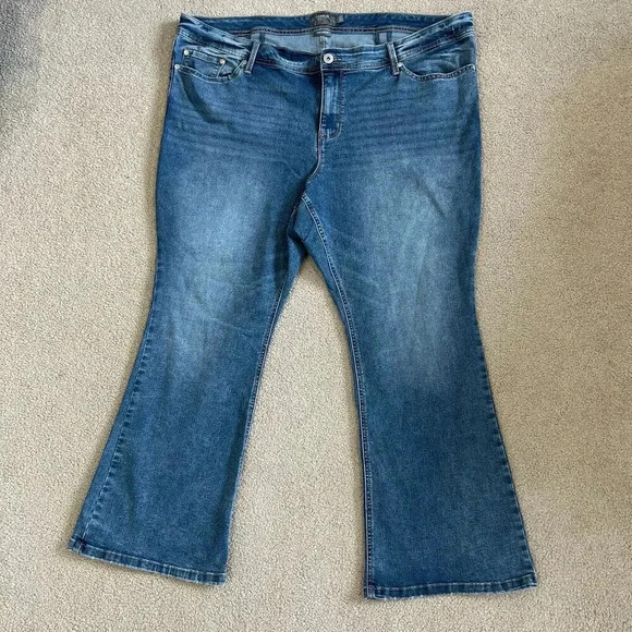 Torrid Luxe Slim Bootcut Leg Jeans Super Stretch High Waist Dark Wash Size 24S - Picture 2 of 10